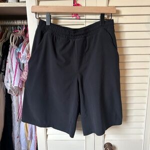 Lululemon Men's Black Pace Breaker Shorts 9" - Medium